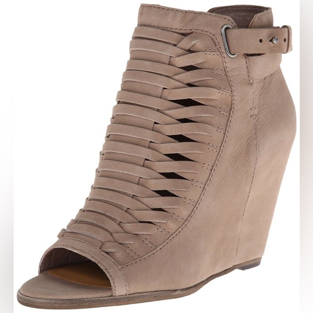 Dolce Vita Nadie Bootie size 9